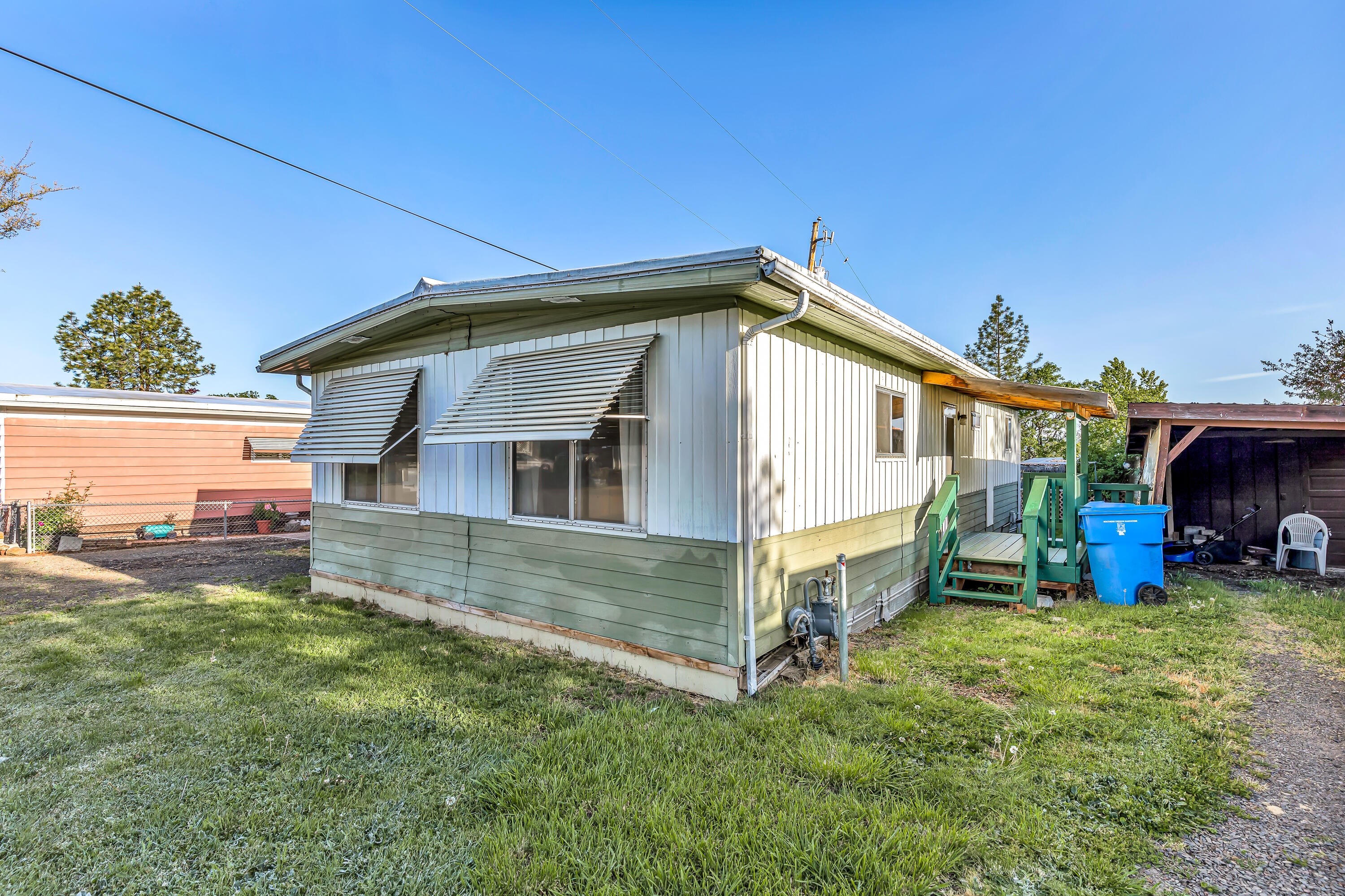 421 Stevens Road, Unit 21 Eagle Point, OR 97524 - Photo 3 of 25 9R9A2535