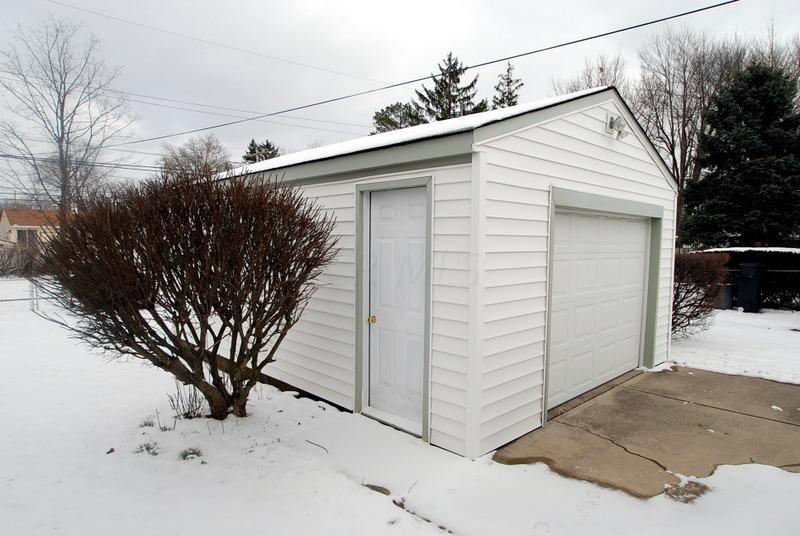240 Darbyhurst Road Columbus, OH 43228 - Photo 5 of 23 Gallery Image 5
