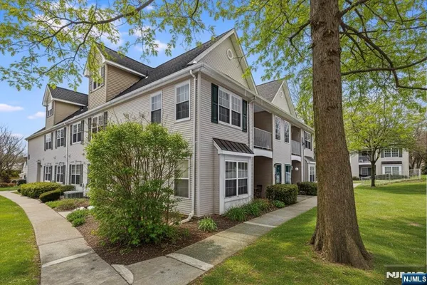 $475,000 | 240 Cambridge Court, Clifton, NJ 07014