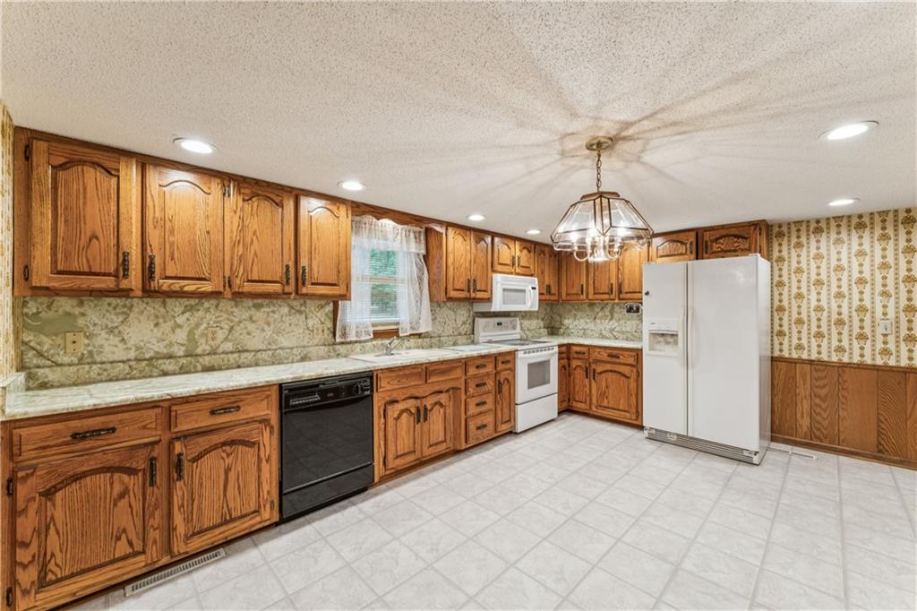 915 South Locust Street Sweet Springs, MO 65351 - Photo 17 of 58 Gallery Image 17