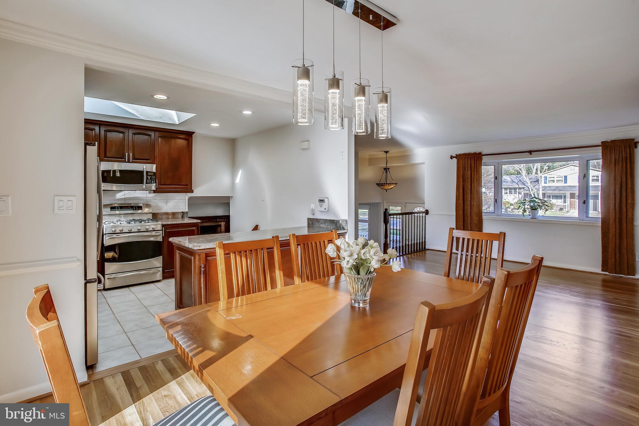 8915 Battery Road Alexandria, VA 22308 - Photo 3 of 57 Dining Room opens to the kitchen