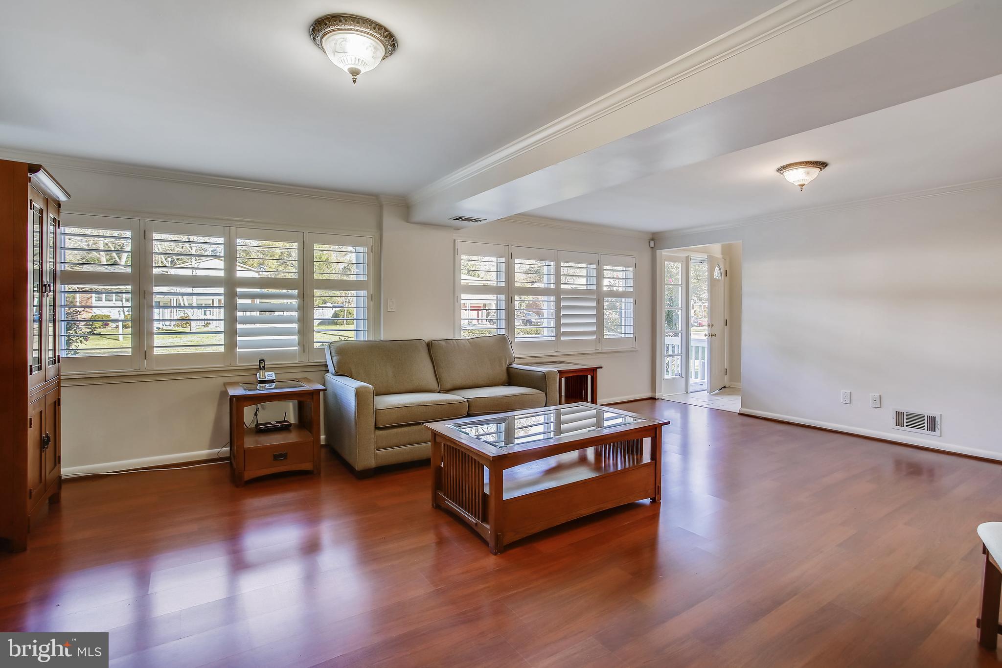 8915 Battery Road Alexandria, VA 22308 - Photo 27 of 57 8 large windows with plantation shutters