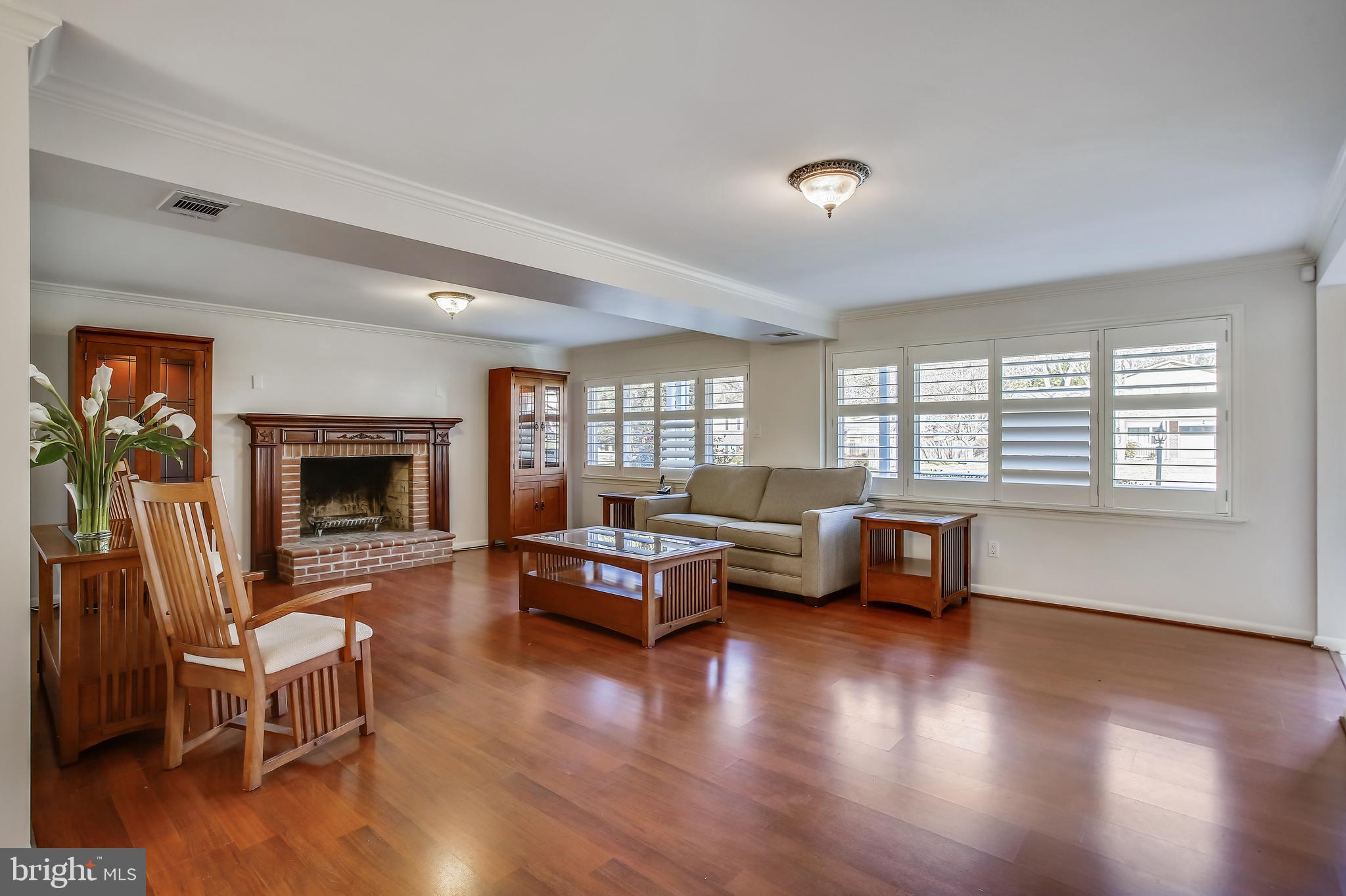 8915 Battery Road Alexandria, VA 22308 - Photo 29 of 57 Bright natural light in family room