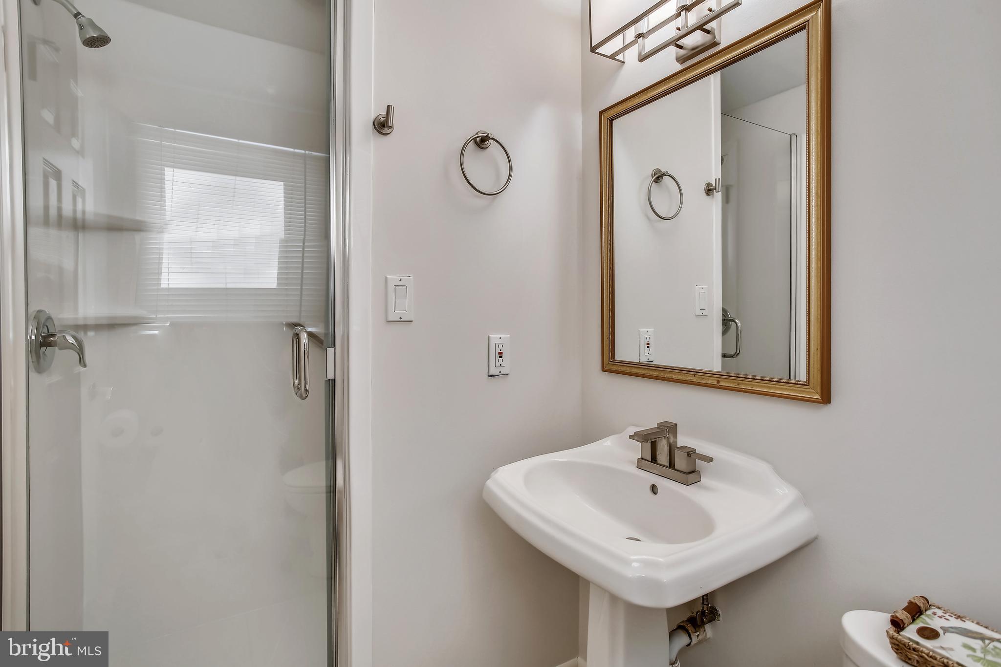 8915 Battery Road Alexandria, VA 22308 - Photo 31 of 57 Shower in 2nd full bath