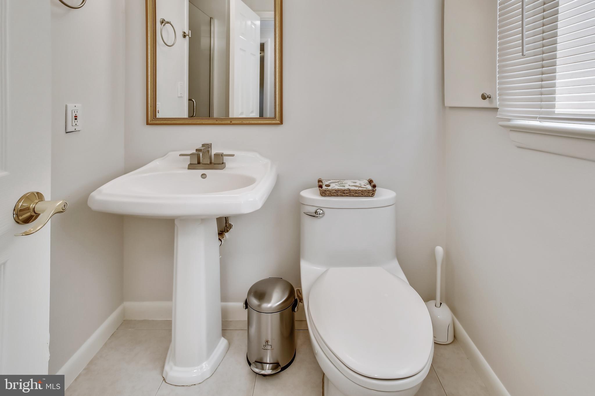 8915 Battery Road Alexandria, VA 22308 - Photo 32 of 57 Second full bath
