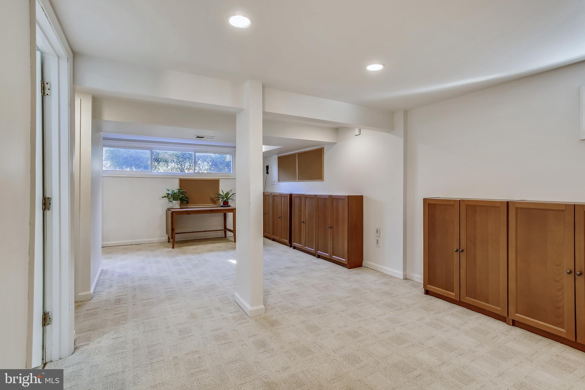 8915 Battery Road Alexandria, VA 22308 - Photo 39 of 57 Large windows provide natural light