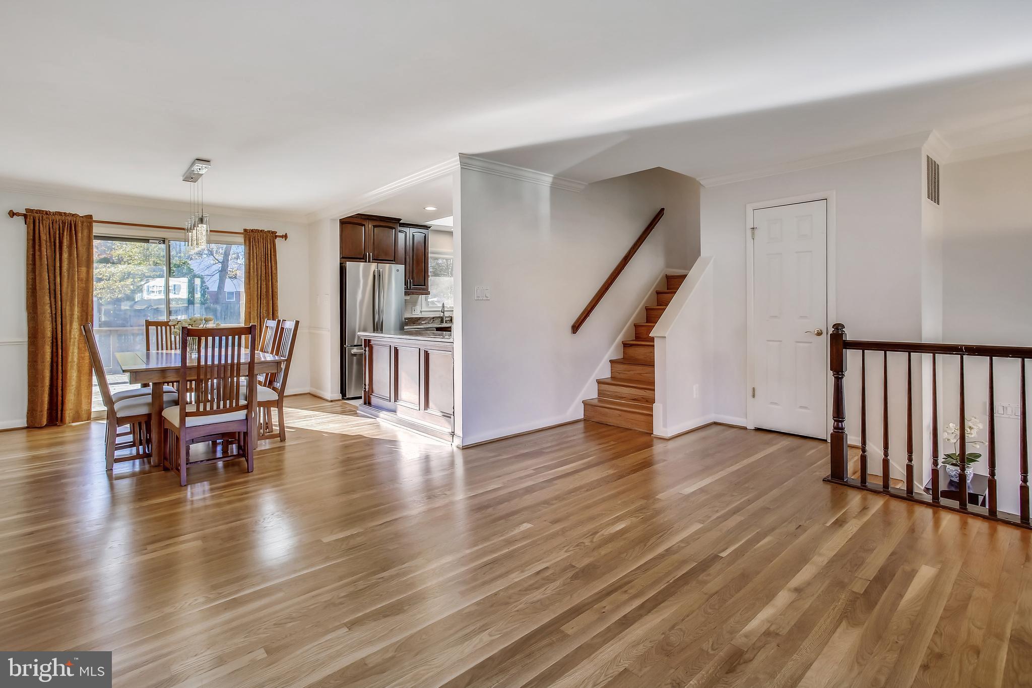 8915 Battery Road Alexandria, VA 22308 - Photo 5 of 57 Living room is open to the dining room
