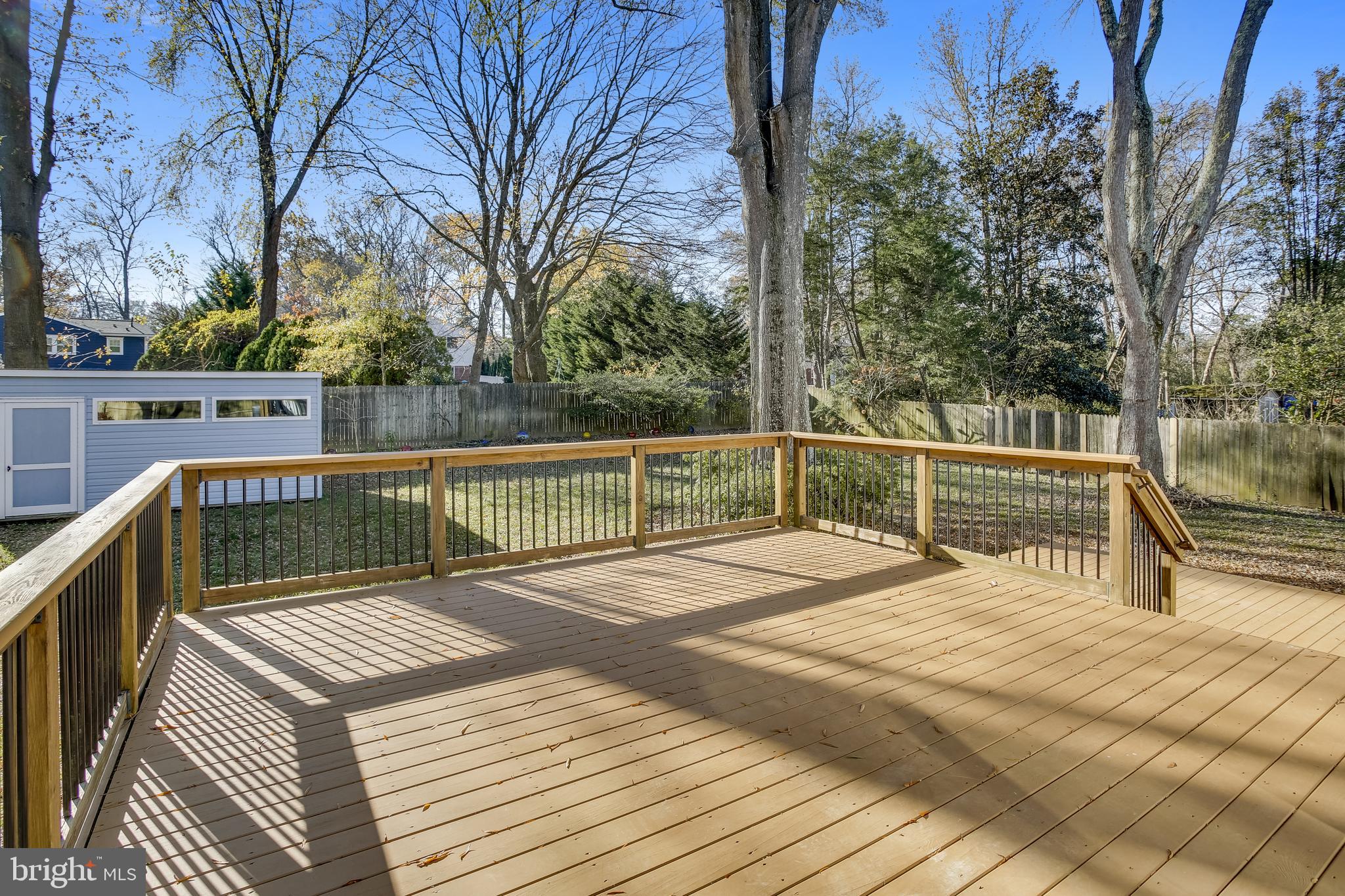 8915 Battery Road Alexandria, VA 22308 - Photo 44 of 57 Large Deck