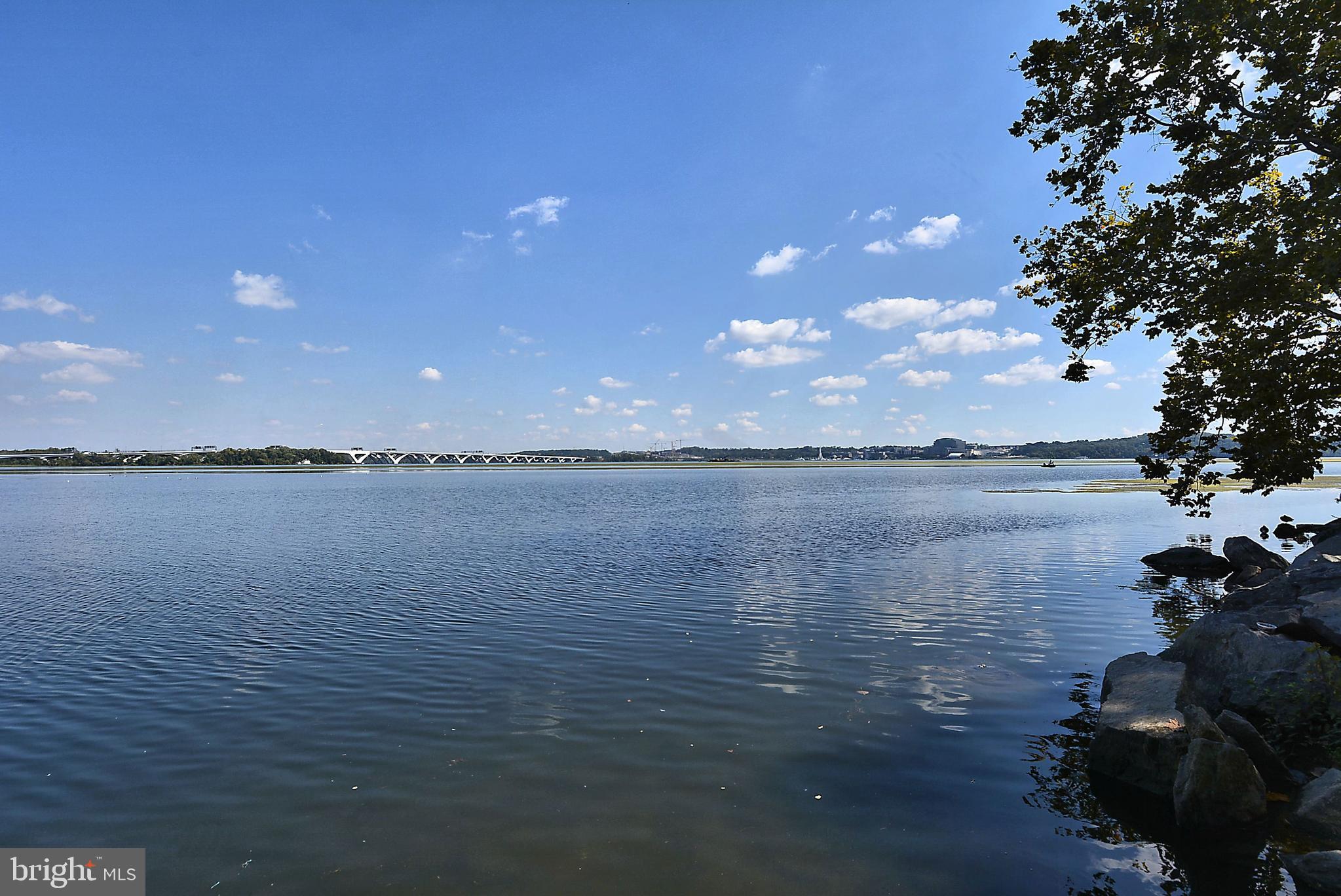 8915 Battery Road Alexandria, VA 22308 - Photo 54 of 57 Minutes walk to the Potomac River