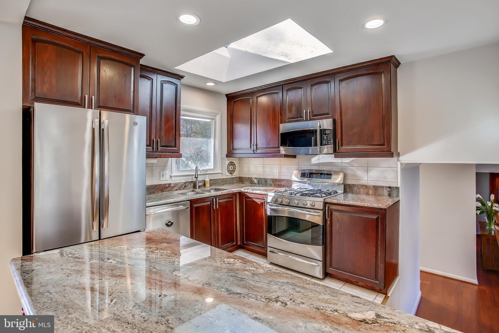8915 Battery Road Alexandria, VA 22308 - Photo 10 of 57 Skylight provides bright natural light
