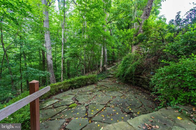 $4,175,000 | 7972 Georgetown Pike, McLean, VA 22102