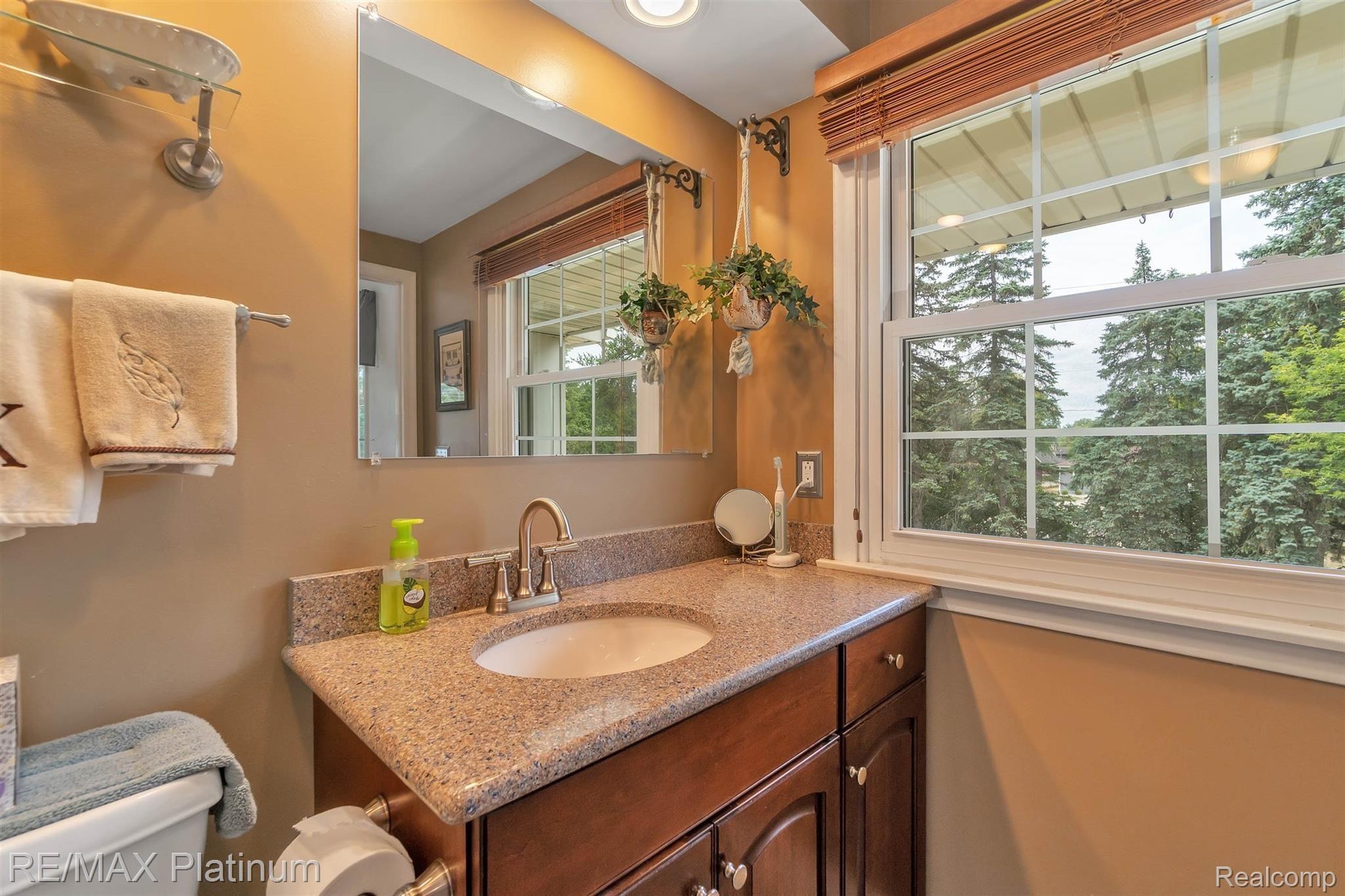13367 Fenton Road Fenton, MI 48430 - Photo 29 of 44 29-13367 Fenton Rd-WindowStill-Real.jpg