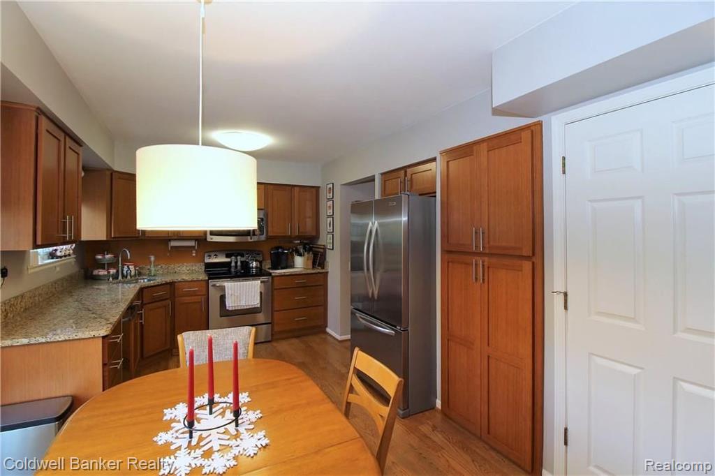258 Whitney Drive Rochester Hills, MI 48307 - Photo 5 of 22