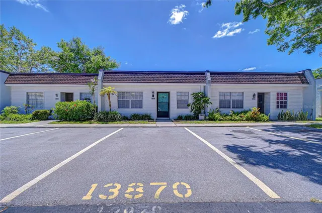 $2,600 | 13870 Oakwood Lane, Seminole, FL 33776