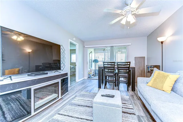 $2,600 | 13870 Oakwood Lane, Seminole, FL 33776