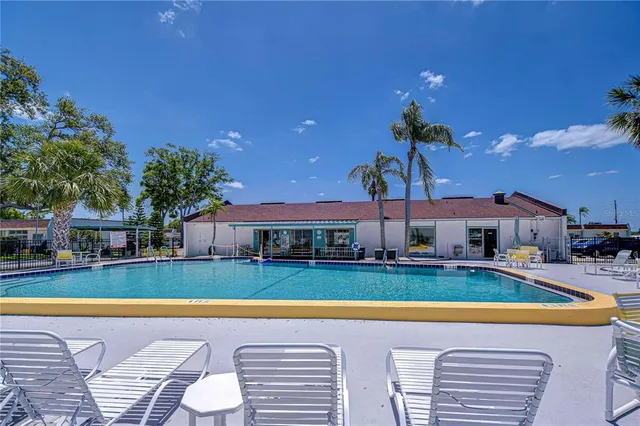 $2,600 | 13870 Oakwood Lane, Seminole, FL 33776