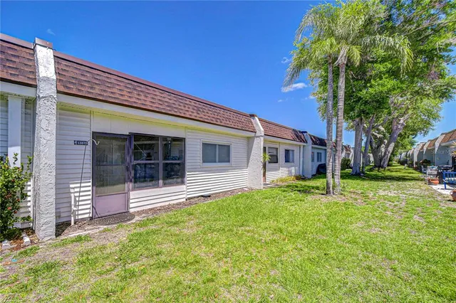 $2,600 | 13870 Oakwood Lane, Seminole, FL 33776