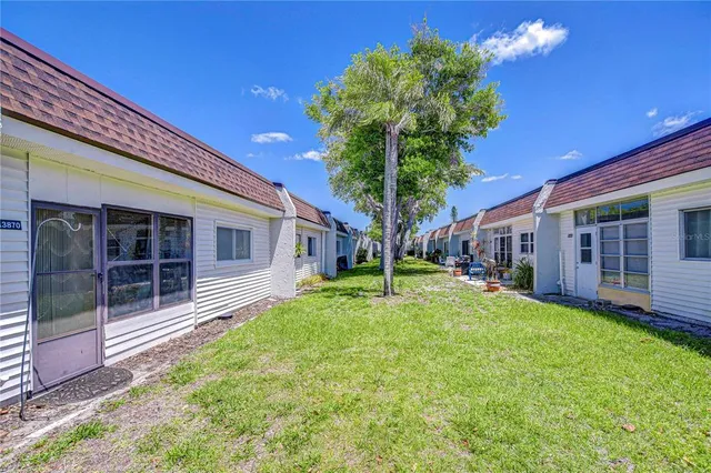 $2,600 | 13870 Oakwood Lane, Seminole, FL 33776