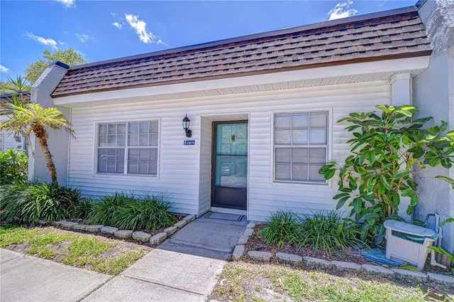 $2,600 | 13870 Oakwood Lane, Seminole, FL 33776