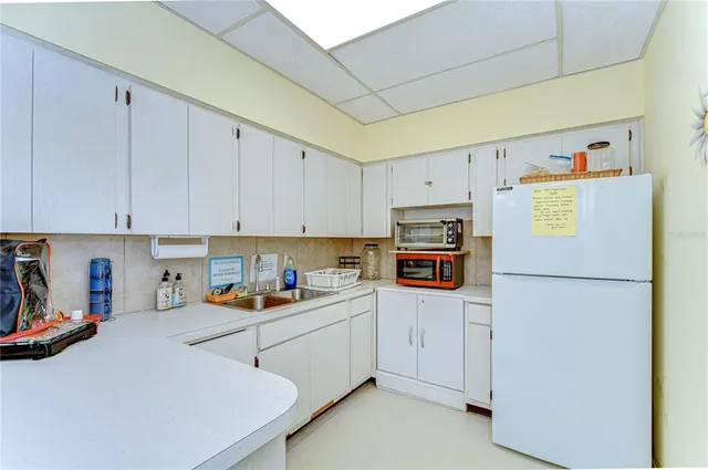 $2,600 | 13870 Oakwood Lane, Seminole, FL 33776