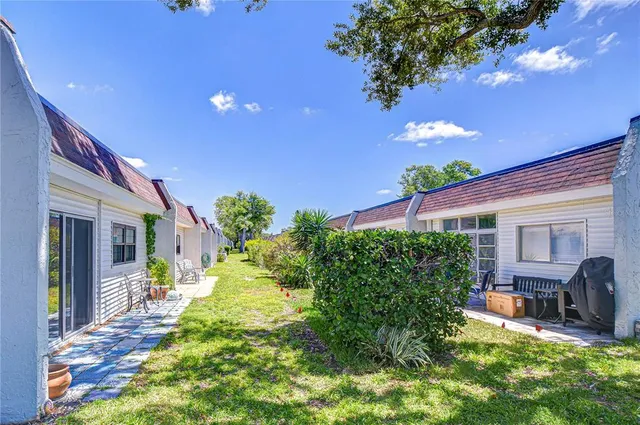 $2,600 | 13870 Oakwood Lane, Seminole, FL 33776