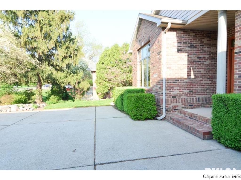 2925 Cider Mill Lane Springfield, IL 62702 - Photo 3 of 33
