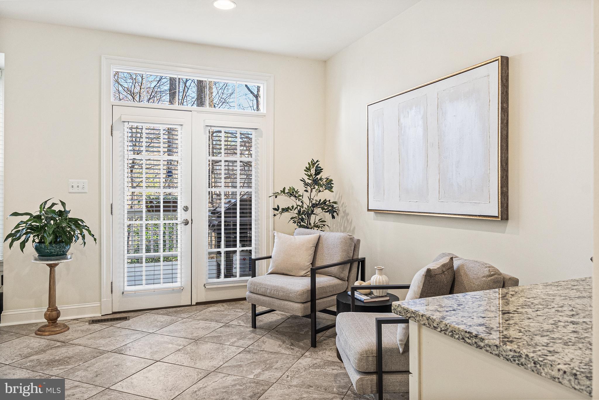 11410 Summer House Court Reston, VA 20194 - Photo 13 of 51 Sittling Area