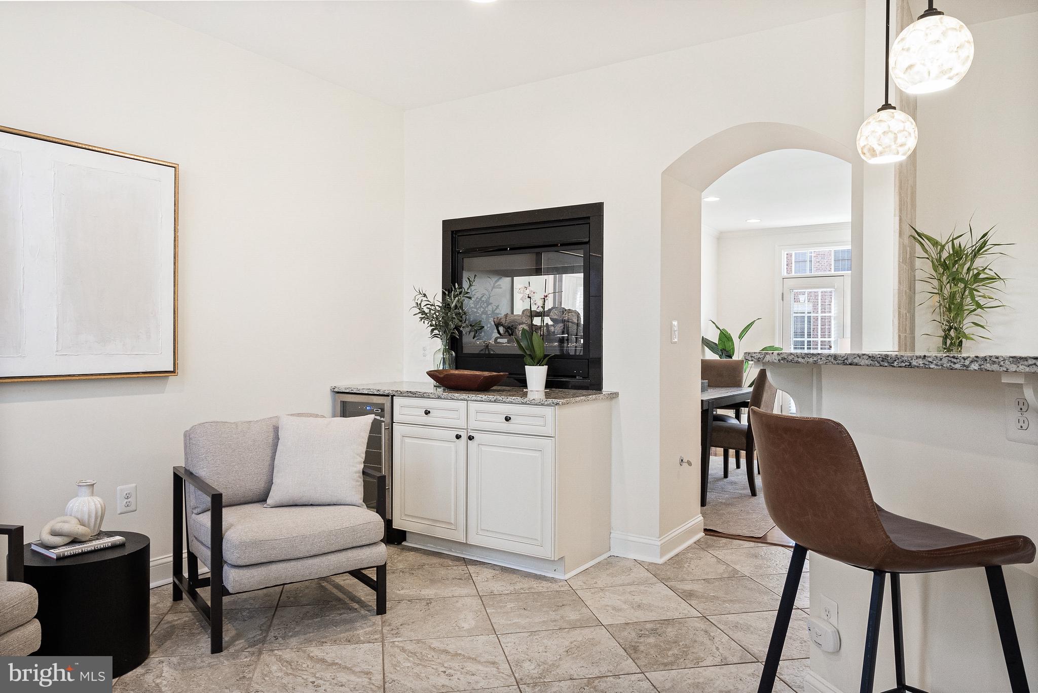 11410 Summer House Court Reston, VA 20194 - Photo 14 of 51 Sitting Area