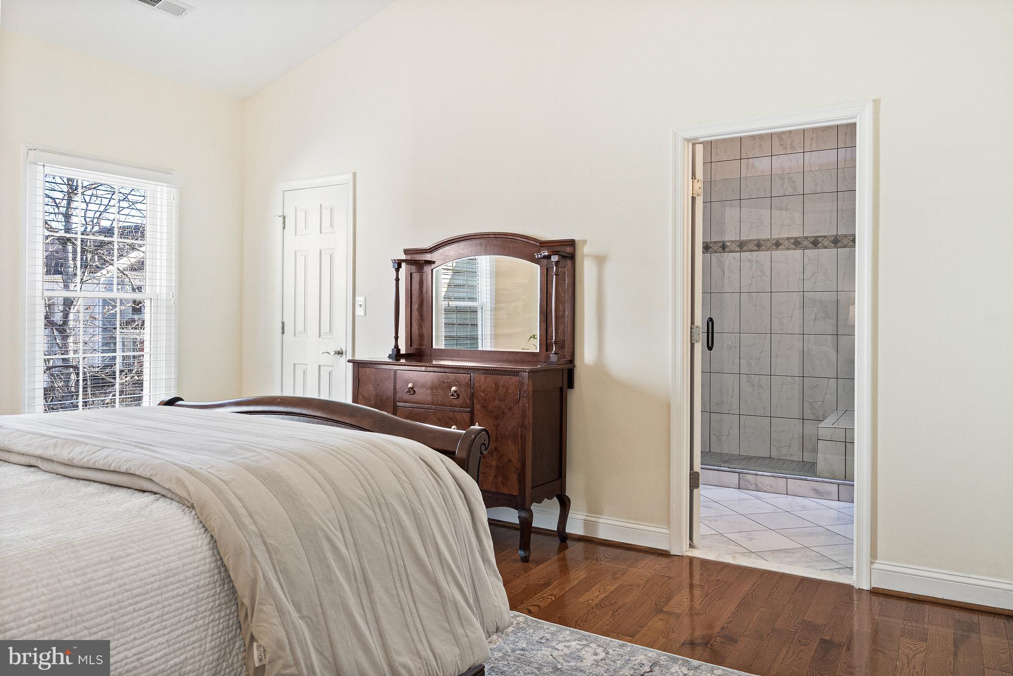 11410 Summer House Court Reston, VA 20194 - Photo 16 of 51 Primary Bedroom
