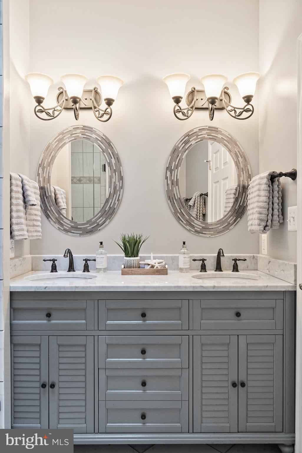 11410 Summer House Court Reston, VA 20194 - Photo 18 of 51 Primary Bath