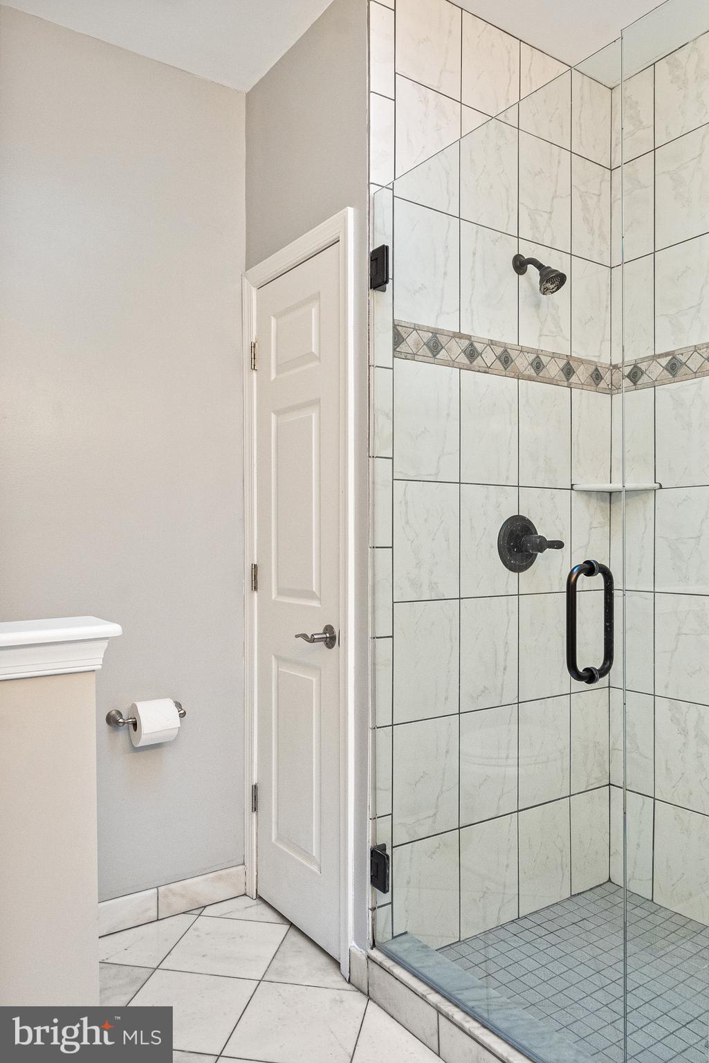 11410 Summer House Court Reston, VA 20194 - Photo 19 of 51 Primary Bath