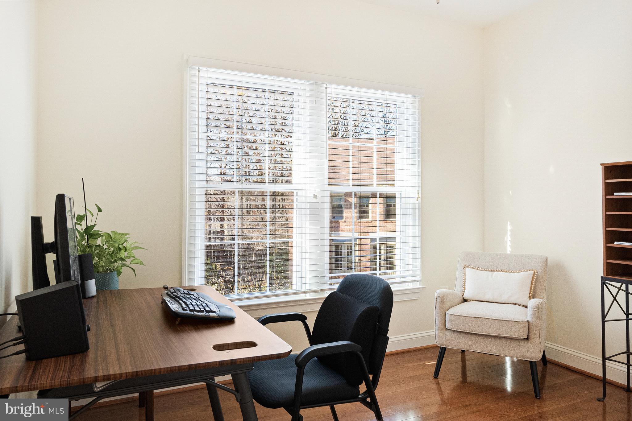 11410 Summer House Court Reston, VA 20194 - Photo 22 of 51 Third Bedroom