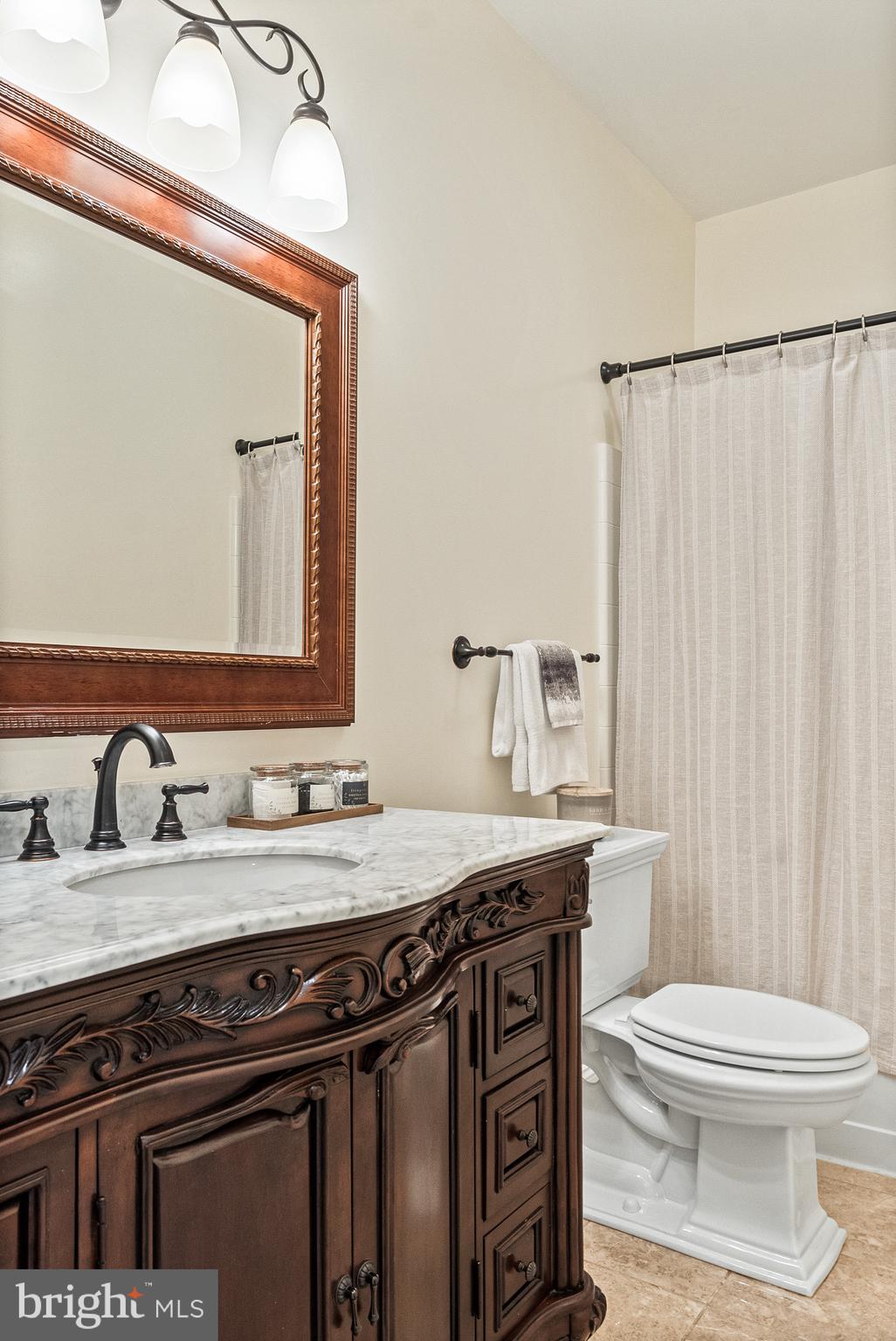 11410 Summer House Court Reston, VA 20194 - Photo 24 of 51 Full Hall Bath