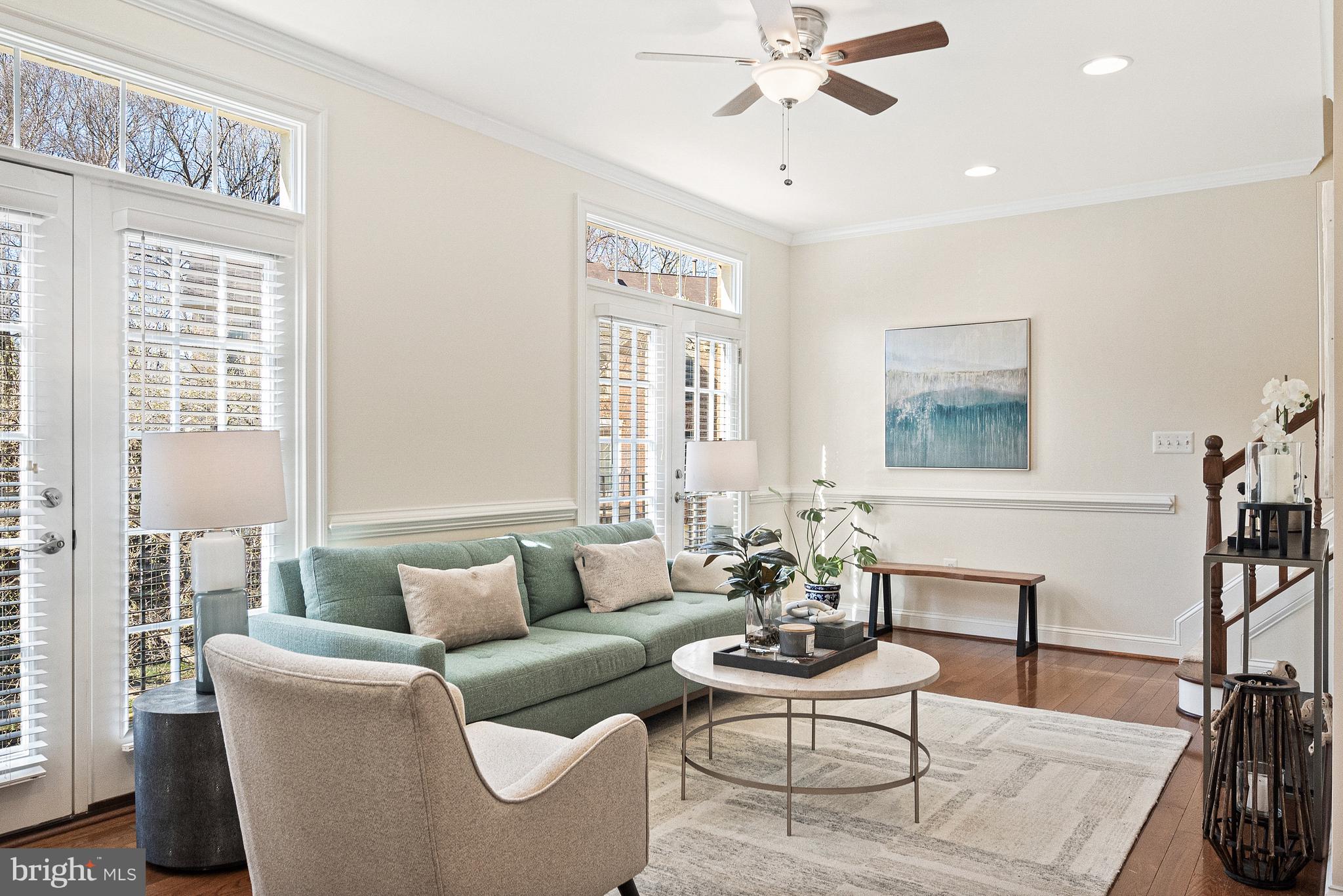 11410 Summer House Court Reston, VA 20194 - Photo 4 of 51 Living Room