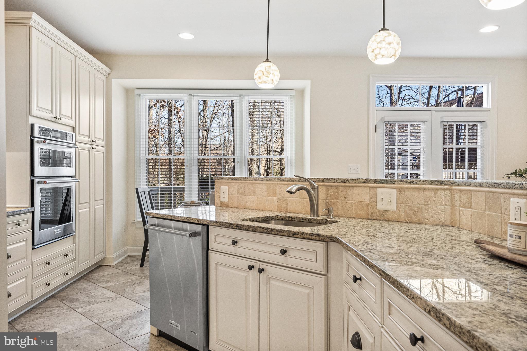 11410 Summer House Court Reston, VA 20194 - Photo 10 of 51 Kitchen