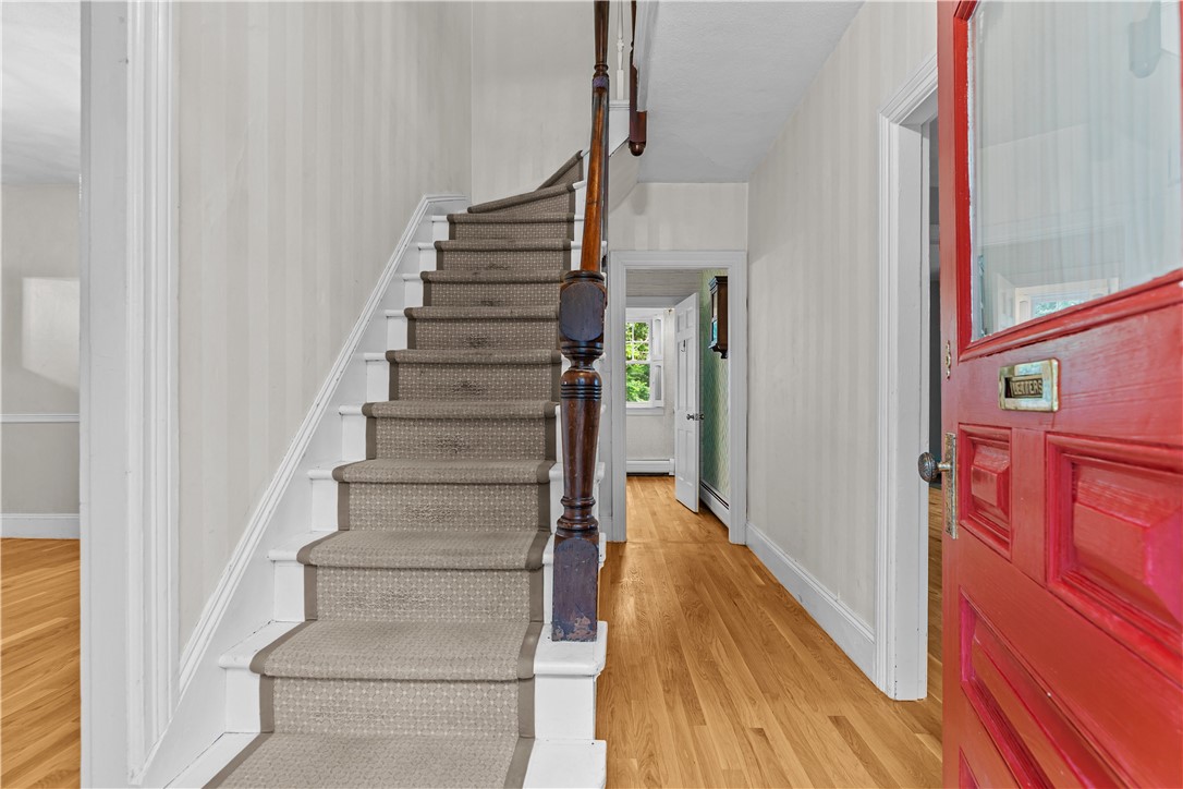 303 Washington Road Barrington, RI 02806 - Photo 4 of 42