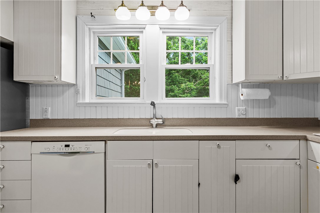 303 Washington Road Barrington, RI 02806 - Photo 10 of 42