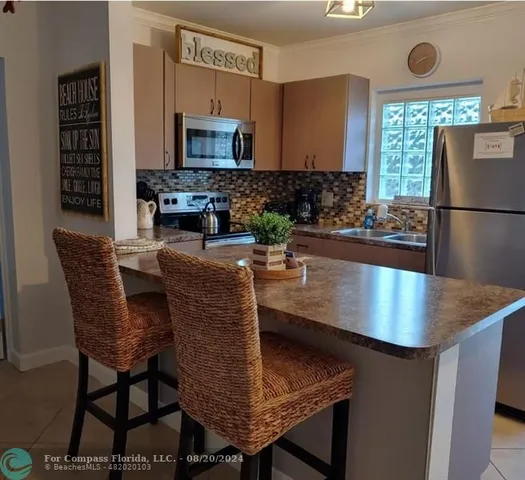 a view of roof with sitting area