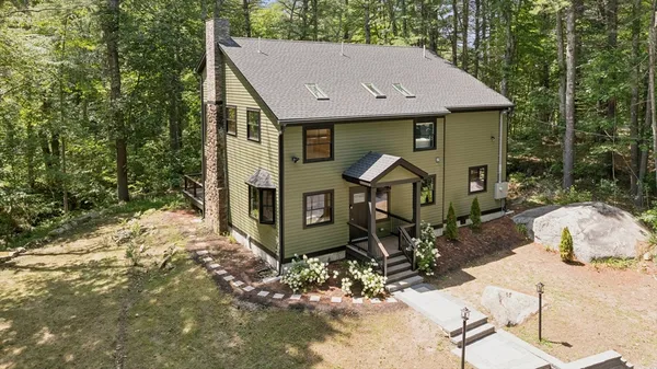 $1,600,000 | 12 Wood Street, Southborough, MA 01772