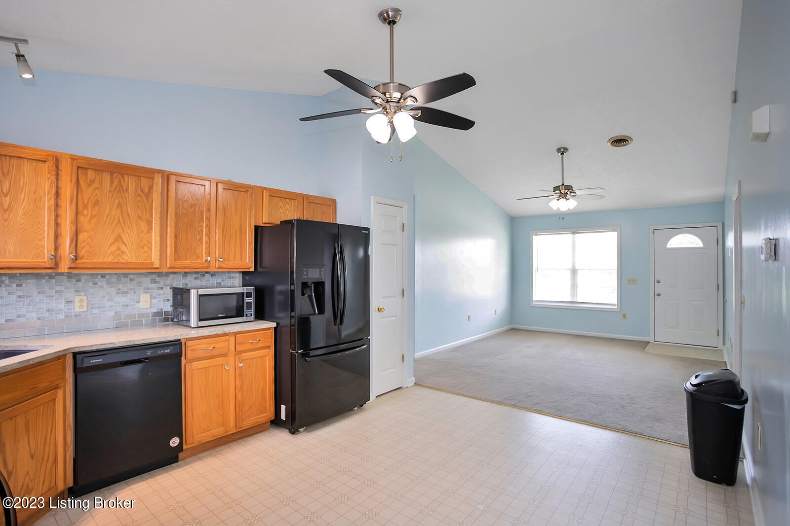 185 Dustin Way Shepherdsville, KY 40165 - Photo 3 of 15 IMG_9147_websize