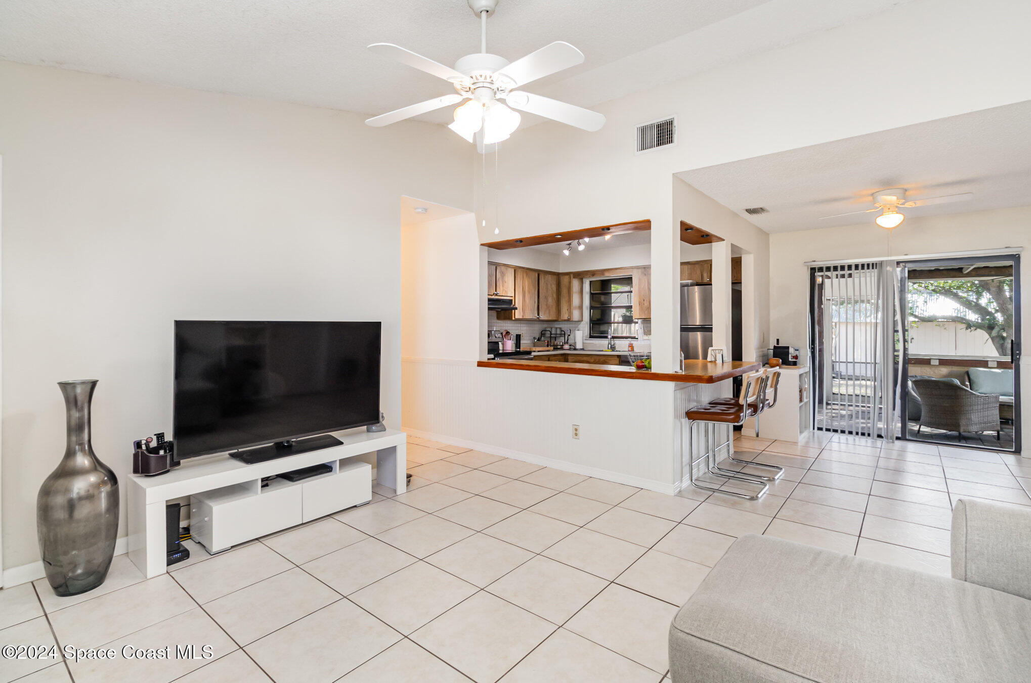 356 Danis Road Southwest Palm Bay, FL 32908 - Photo 5 of 28 008_file_795