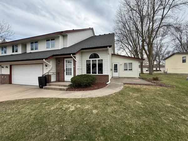$289,900 | 715 1st Street Southeast, New Prague, MN 56071