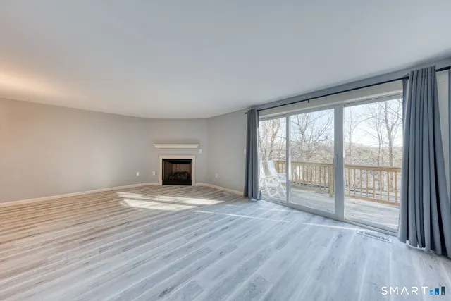 $299,900 | 10 Clubhouse Drive, Unit 10, Cromwell, CT 06416