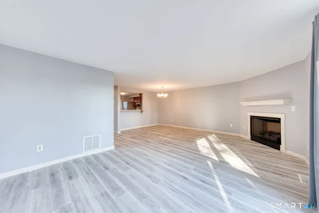 $299,900 | 10 Clubhouse Drive, Unit 10, Cromwell, CT 06416