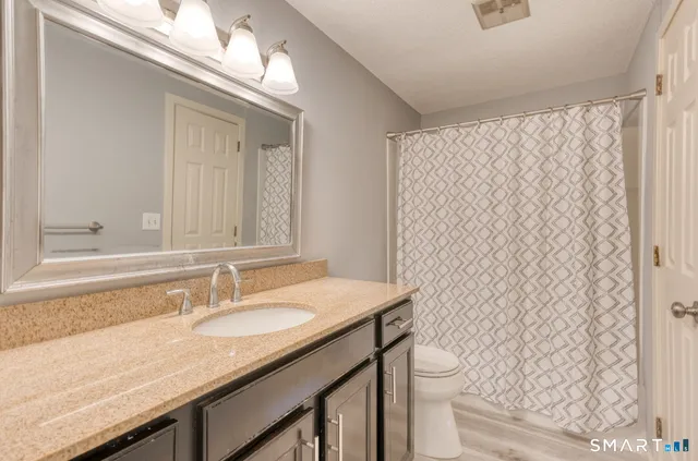 $299,900 | 10 Clubhouse Drive, Unit 10, Cromwell, CT 06416