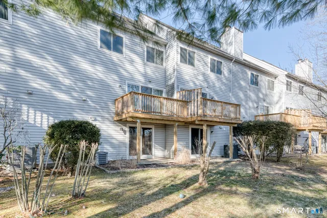 $299,900 | 10 Clubhouse Drive, Unit 10, Cromwell, CT 06416