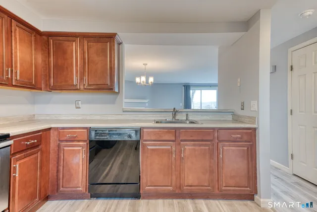 $299,900 | 10 Clubhouse Drive, Unit 10, Cromwell, CT 06416