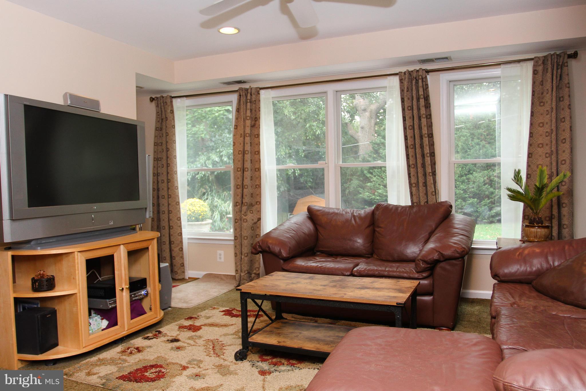 14 Dungarrie Road Catonsville, MD 21228 - Photo 7 of 23 Family Room