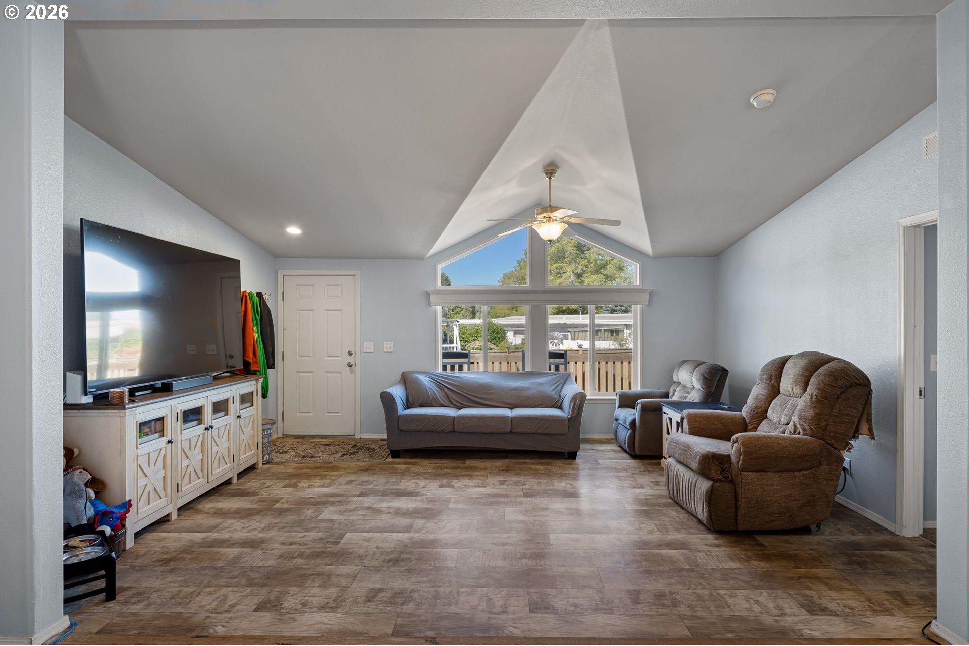 1125 58th Street, Unit 113 Springfield, OR 97478 - Photo 6 of 43 Family Room