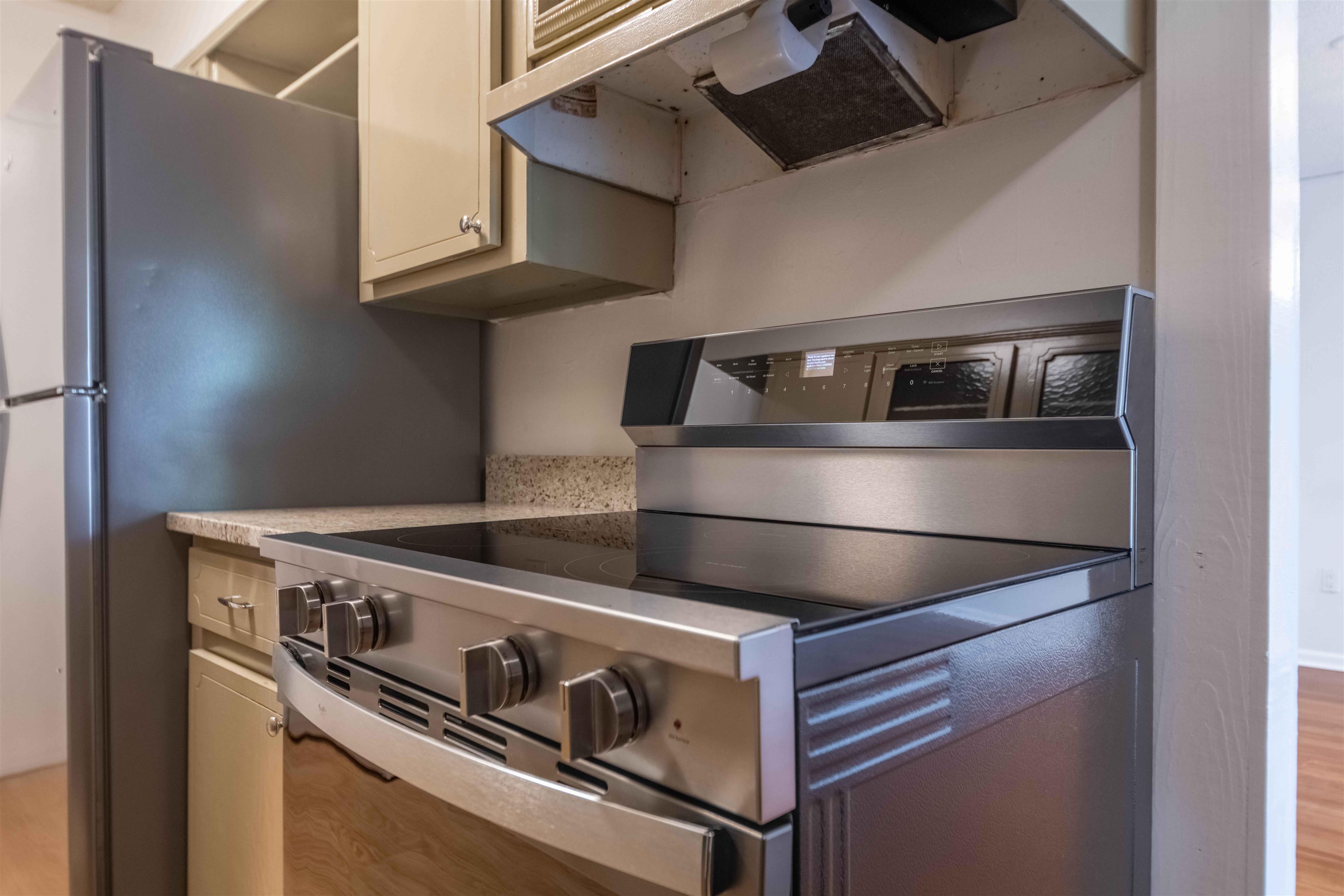 3080 Walnut Grove Road, Unit 306 Memphis, TN 38111 - Photo 10 of 18 Stainless steel range with a smooth cooktop